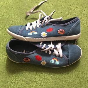 Patch embroidered denim low profile sneaker shoe